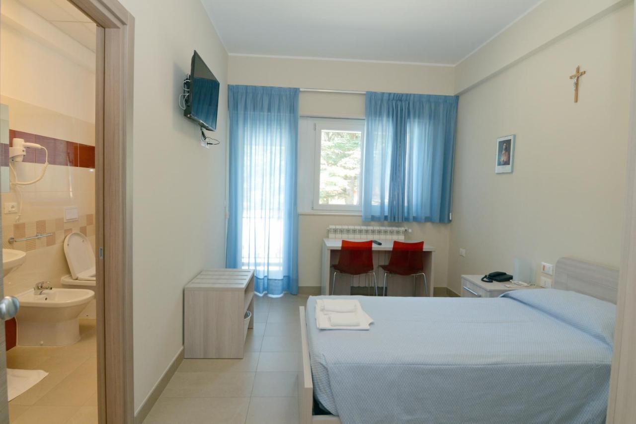 Bed and Breakfast Casa Ospitalita San Giuseppe LʼAquila Exterior foto